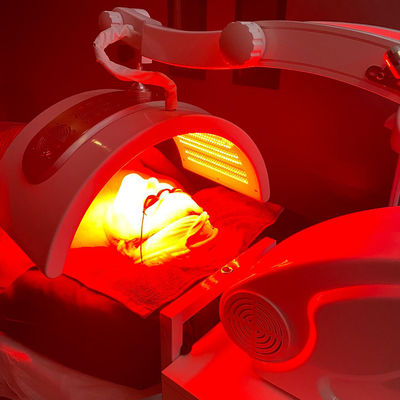Salon de beauté 640nm 120W Pdt LED Light Therapy Machine pour éliminer les rides